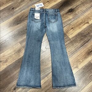 NWT Disclosure Mid Rise Bootcut Stretch Denim In Medium Wash Jeans 💕